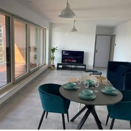 Apartment 1br With Terrace & Parking In *