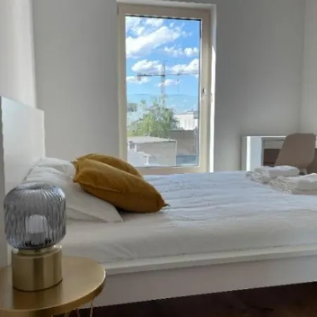 Apartment 1br With Terrace & Parking In